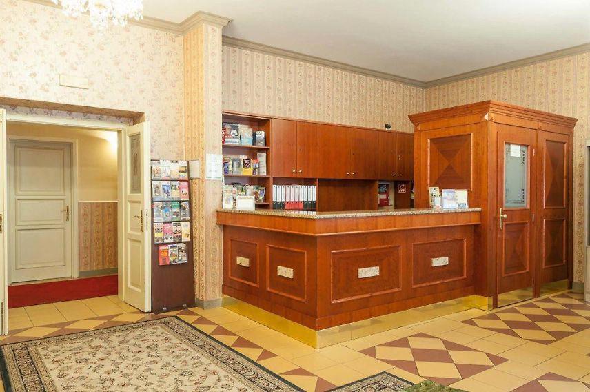 Hotel Raffaello Prag Dış mekan fotoğraf