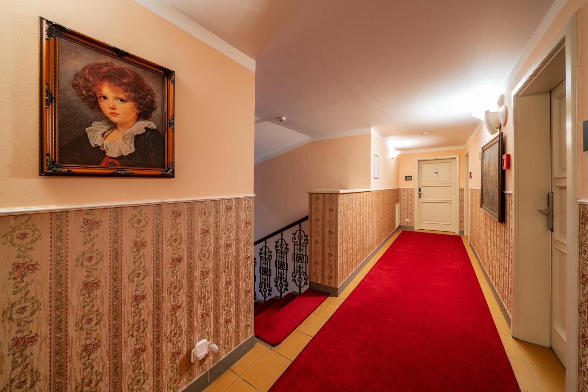 Hotel Raffaello Prag Dış mekan fotoğraf